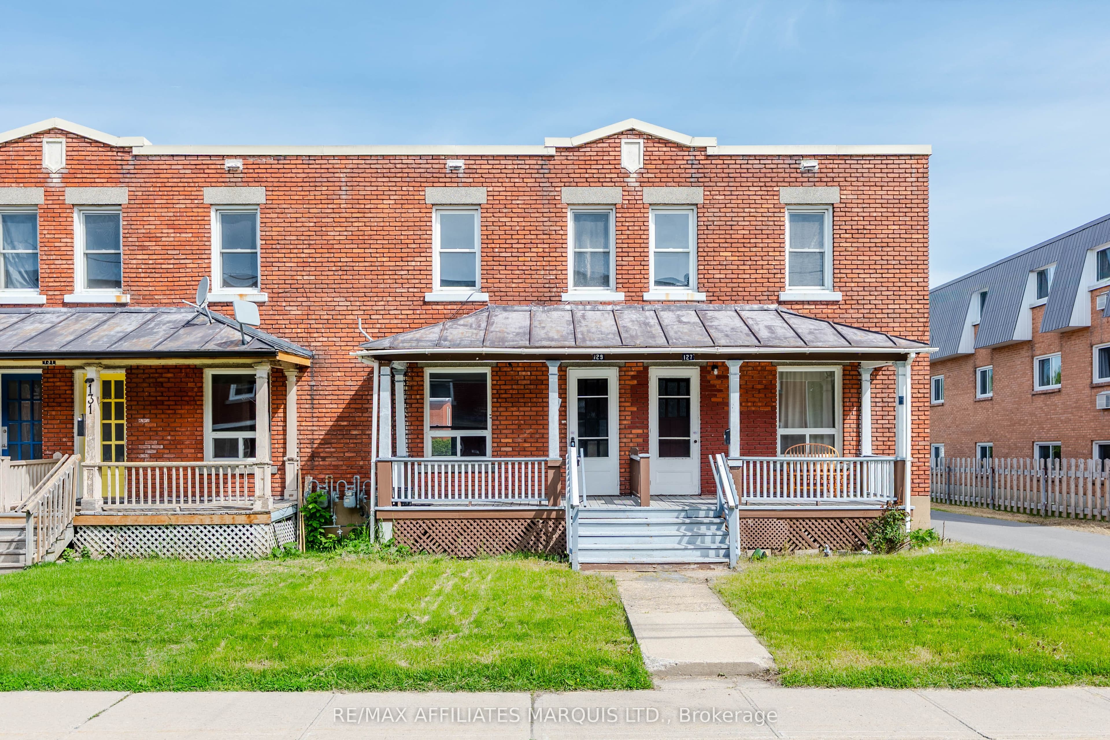 129 First Street W, Cornwall