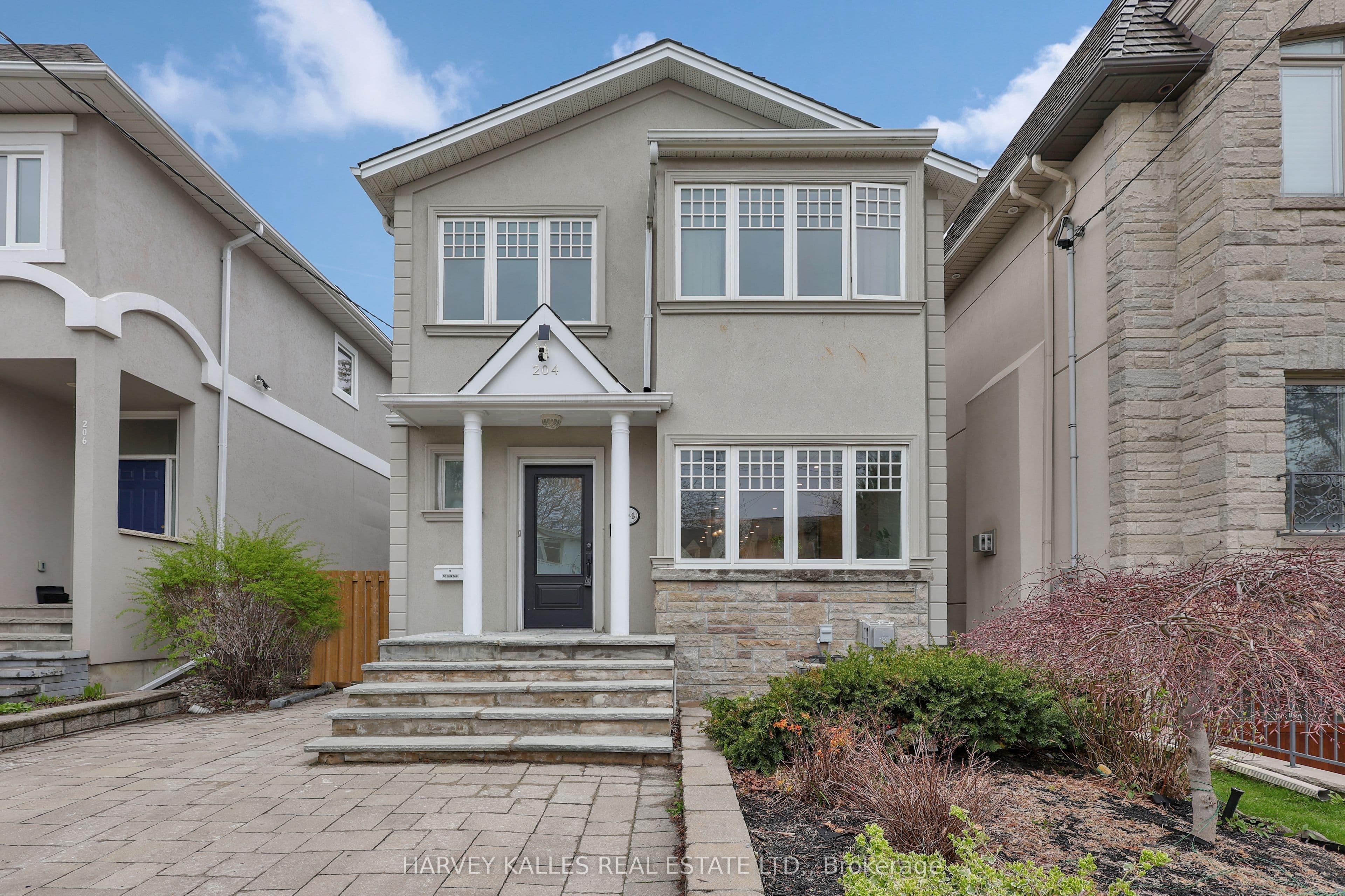 204 Brooke Avenue, Toronto C04