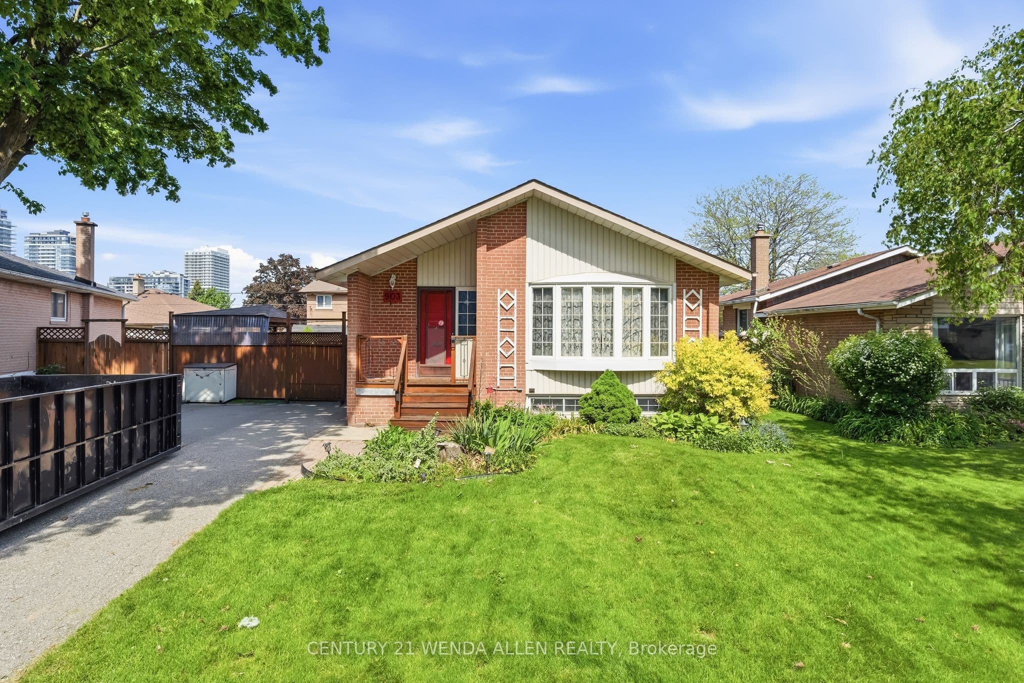 903 Grenoble Boulevard, Pickering