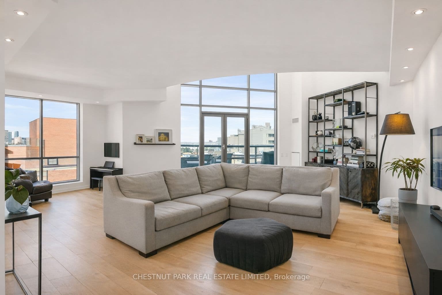 3 Mcalpine Street Unit PH 903, Toronto C02
