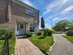 25 Gosford Boulevard Unit 15, Toronto W05