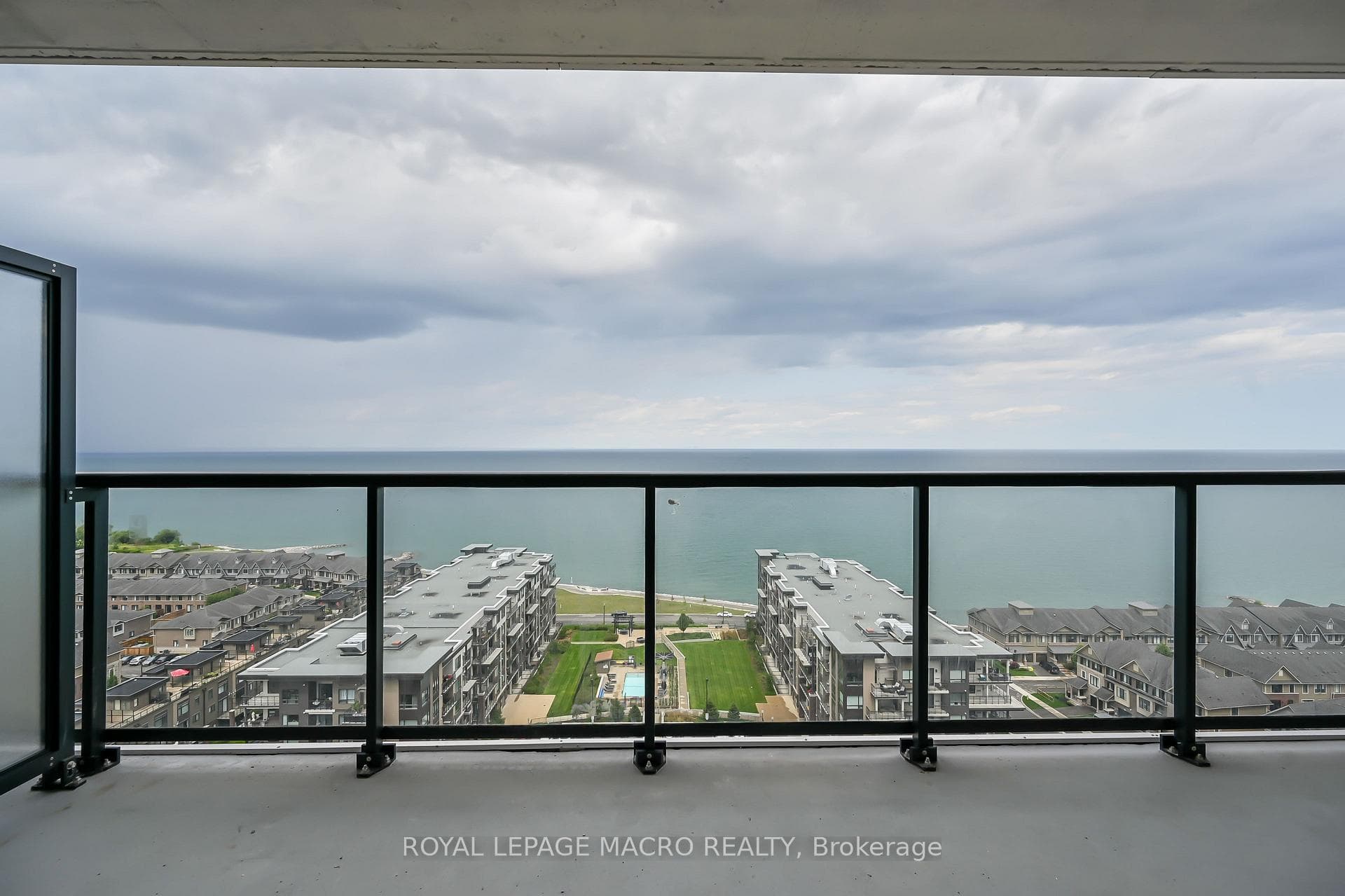 385 Winston Road Unit 1607, Grimsby