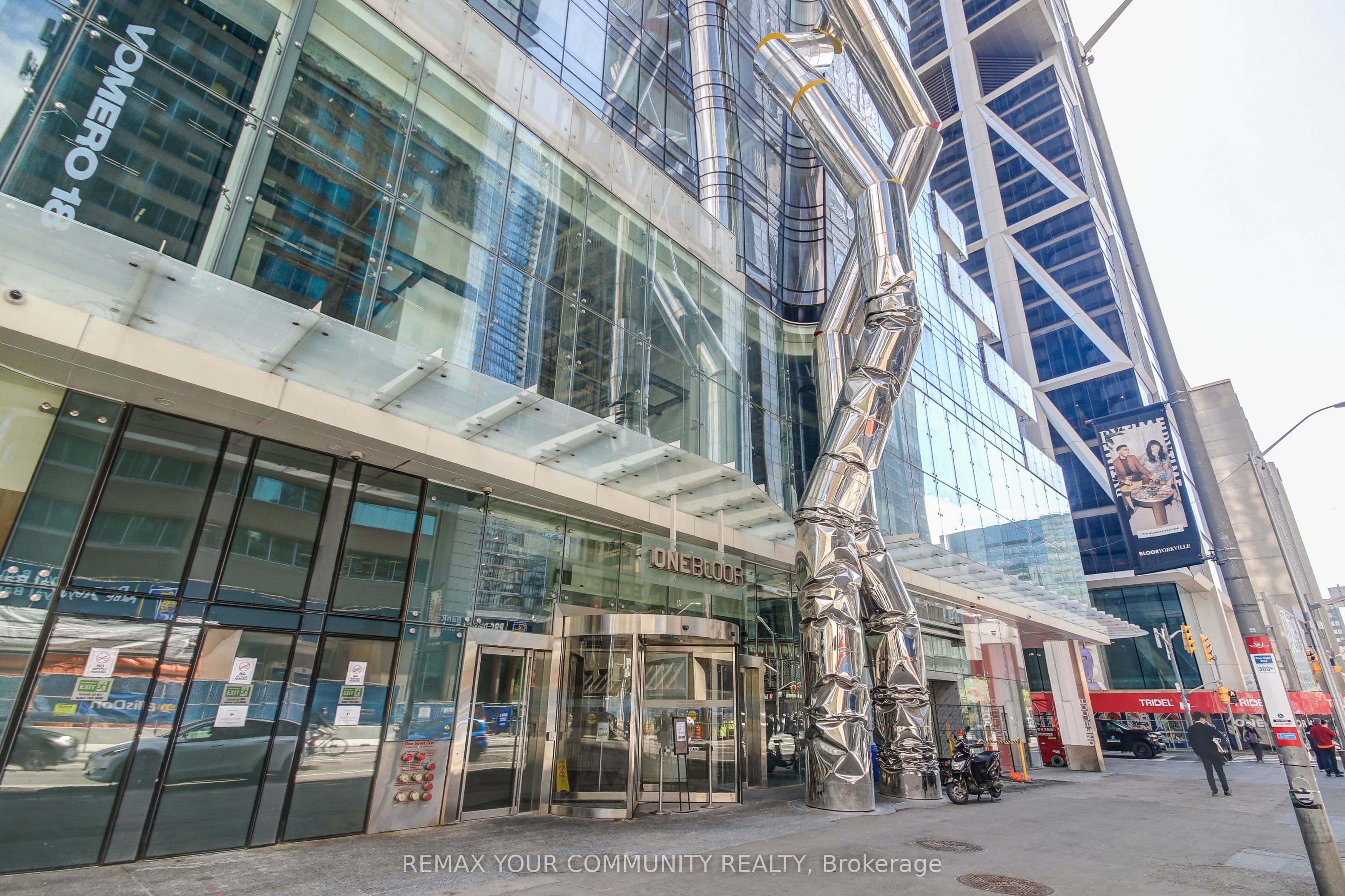 1 Bloor Street E Unit 2504, Toronto C08