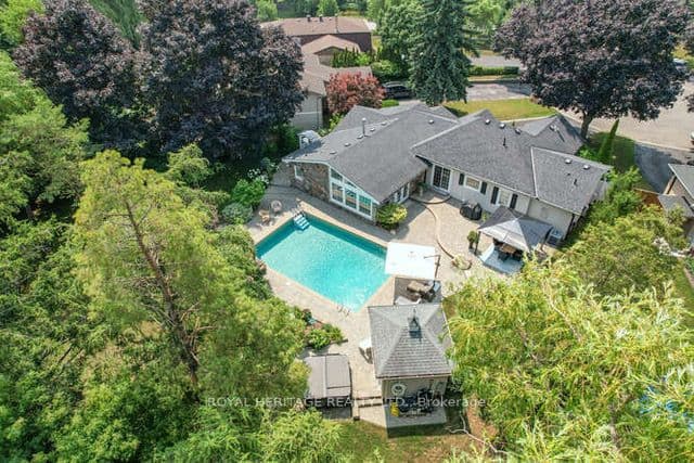 1549 Willowside Court, Pickering