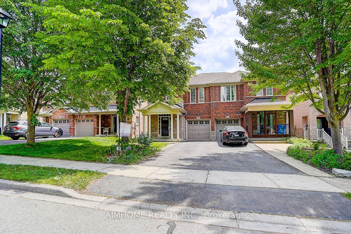 969 Oaktree Crescent, Newmarket