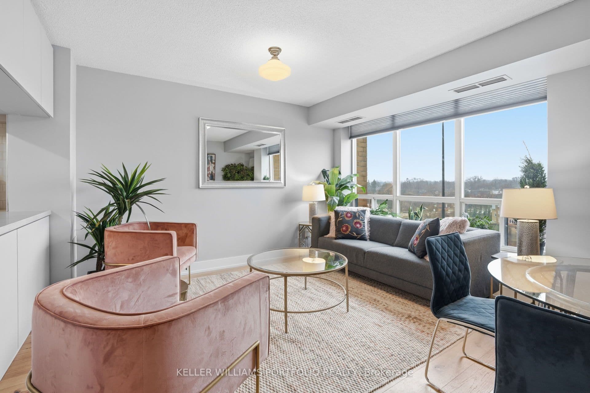 190 Manitoba Street Unit 802, Toronto W06