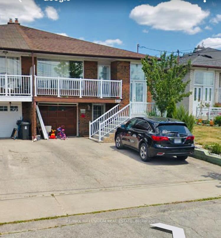 130 Ardwick Boulevard, Toronto W05