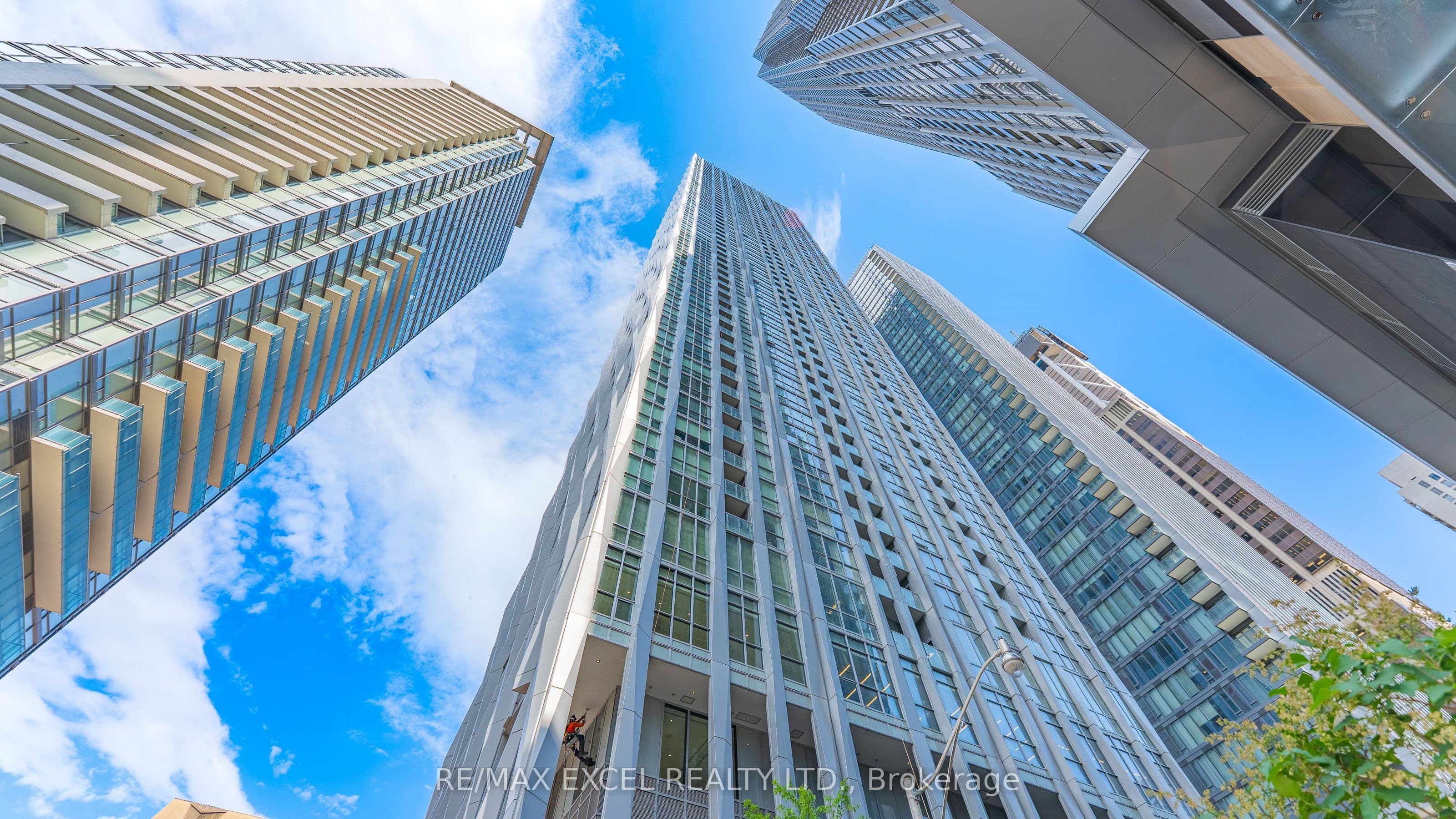 1 Yorkville Avenue Unit 3909, Toronto C02