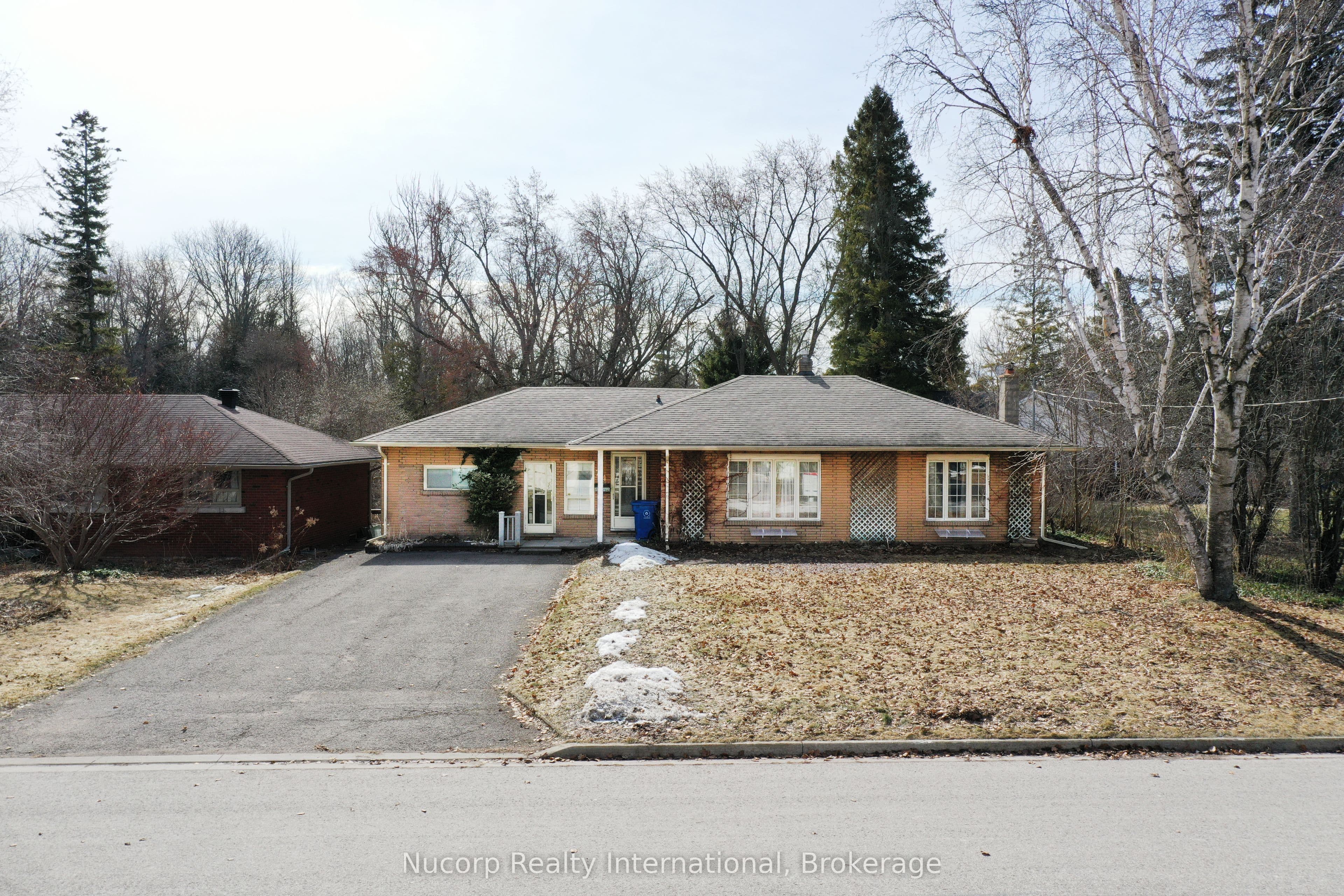 774 Sutherland Avenue, Newmarket