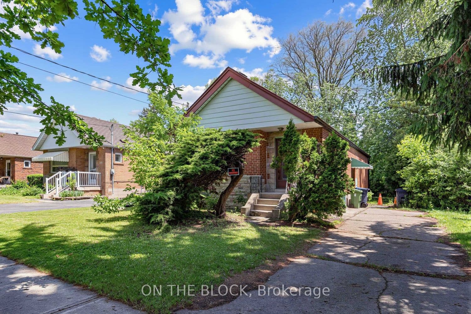 729 Pharmacy Avenue, Toronto E04