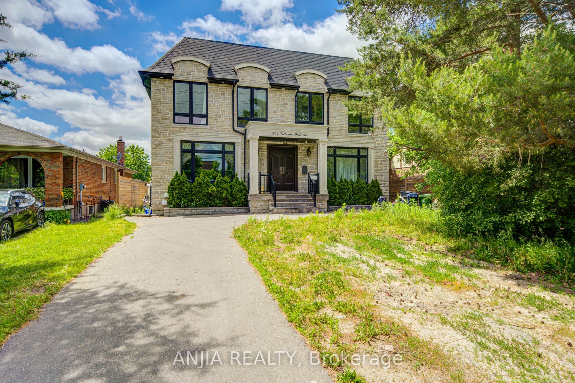 2652 Victoria Park Avenue, Toronto C15