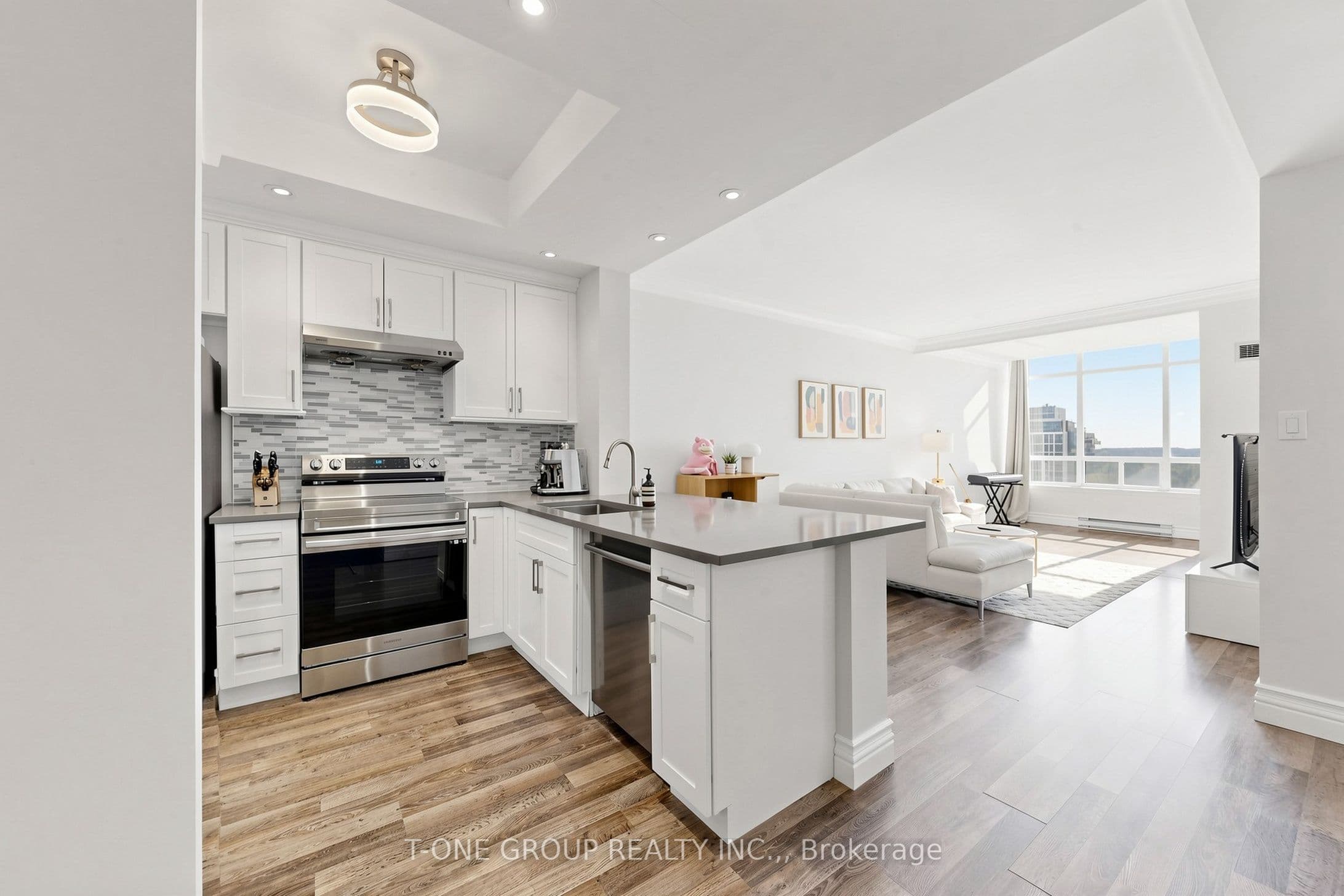 22 Clarissa Drive Unit Ph6, Richmond Hill