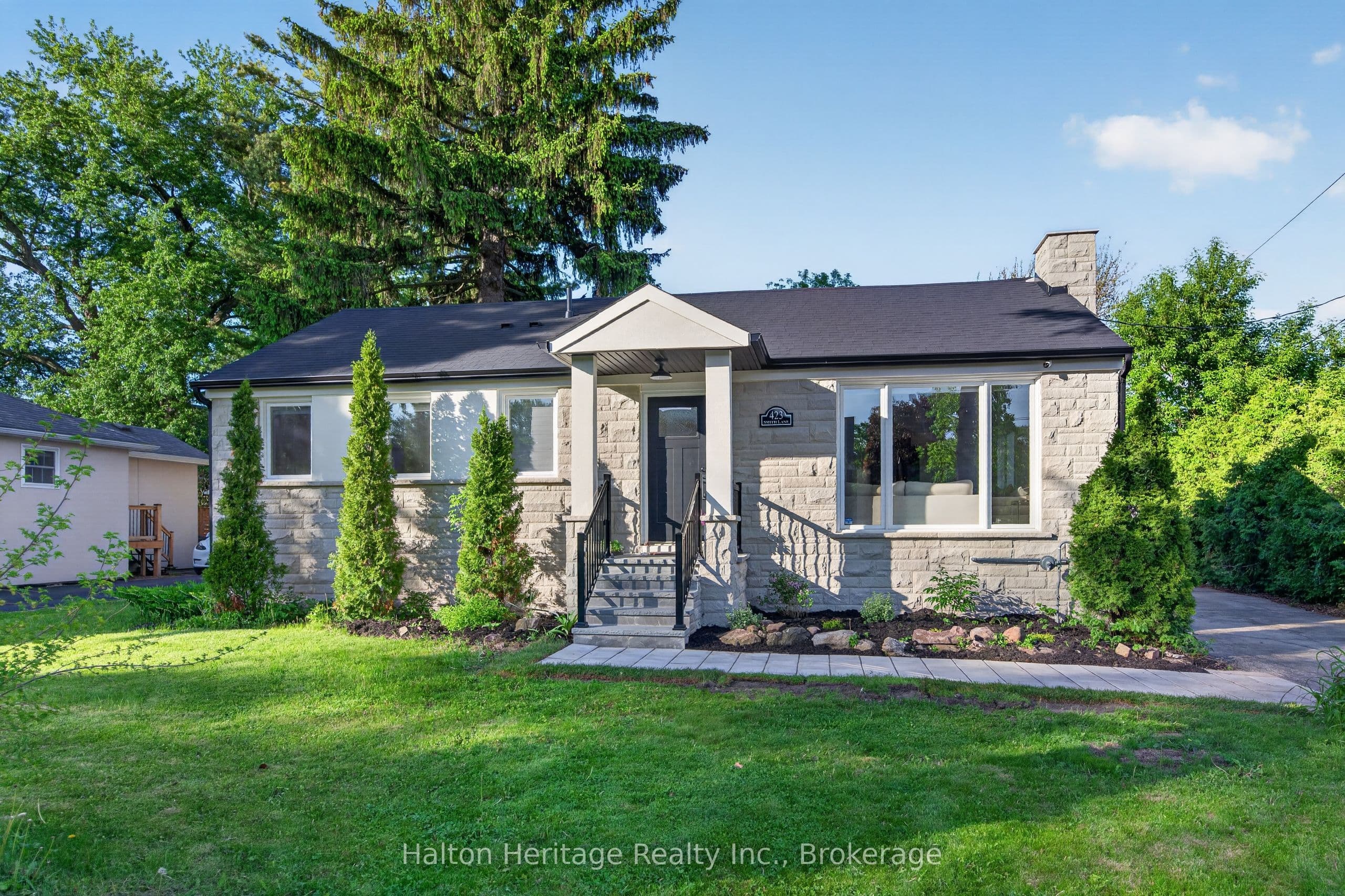 423 Smith Lane, Oakville