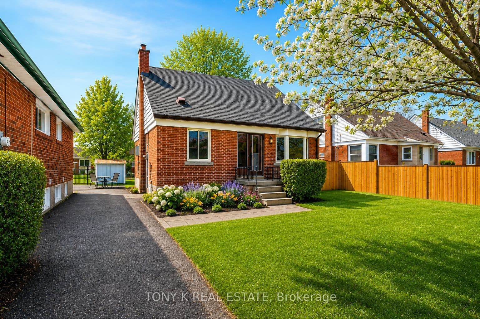 23 Scotswood Road, Toronto E04