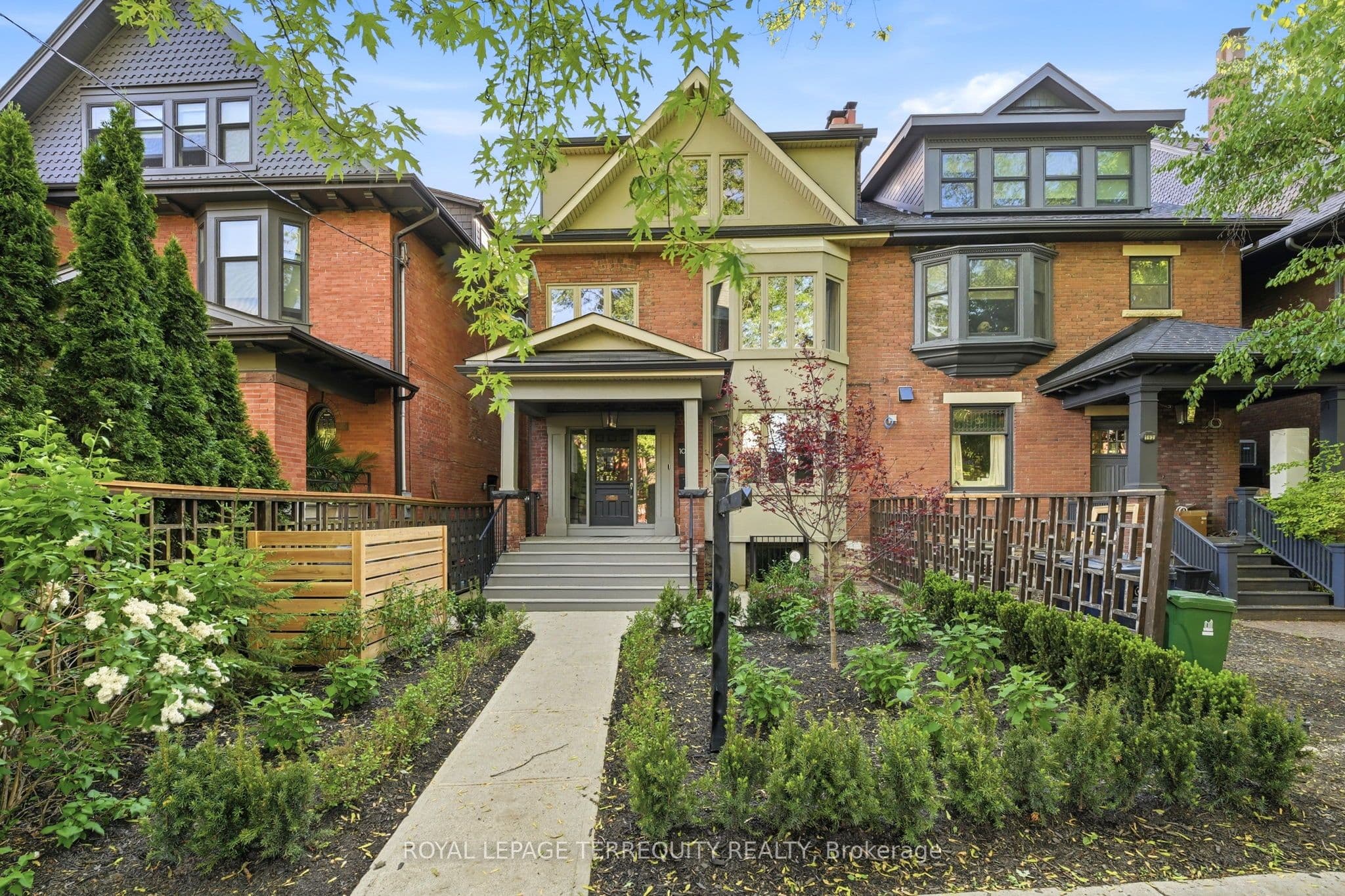 100 Admiral Road, Toronto C02