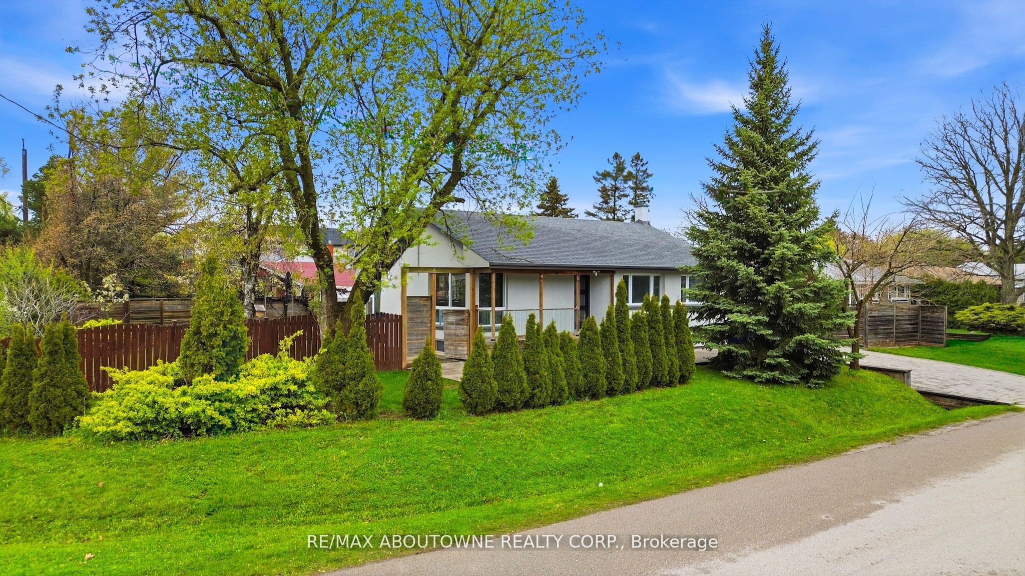 1403 Selkirk Avenue, Oakville