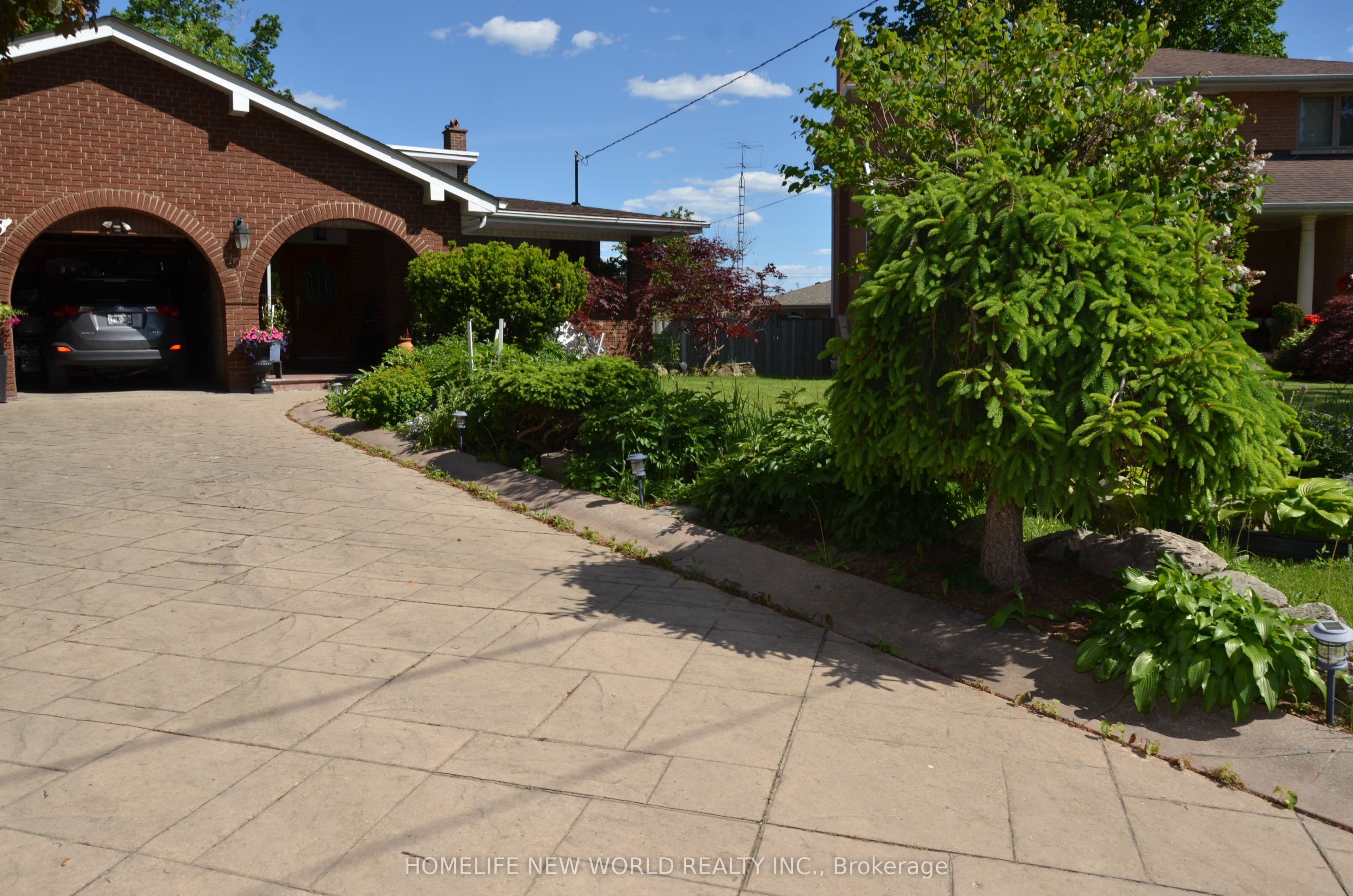 15 Brantley Crescent, Toronto W05
