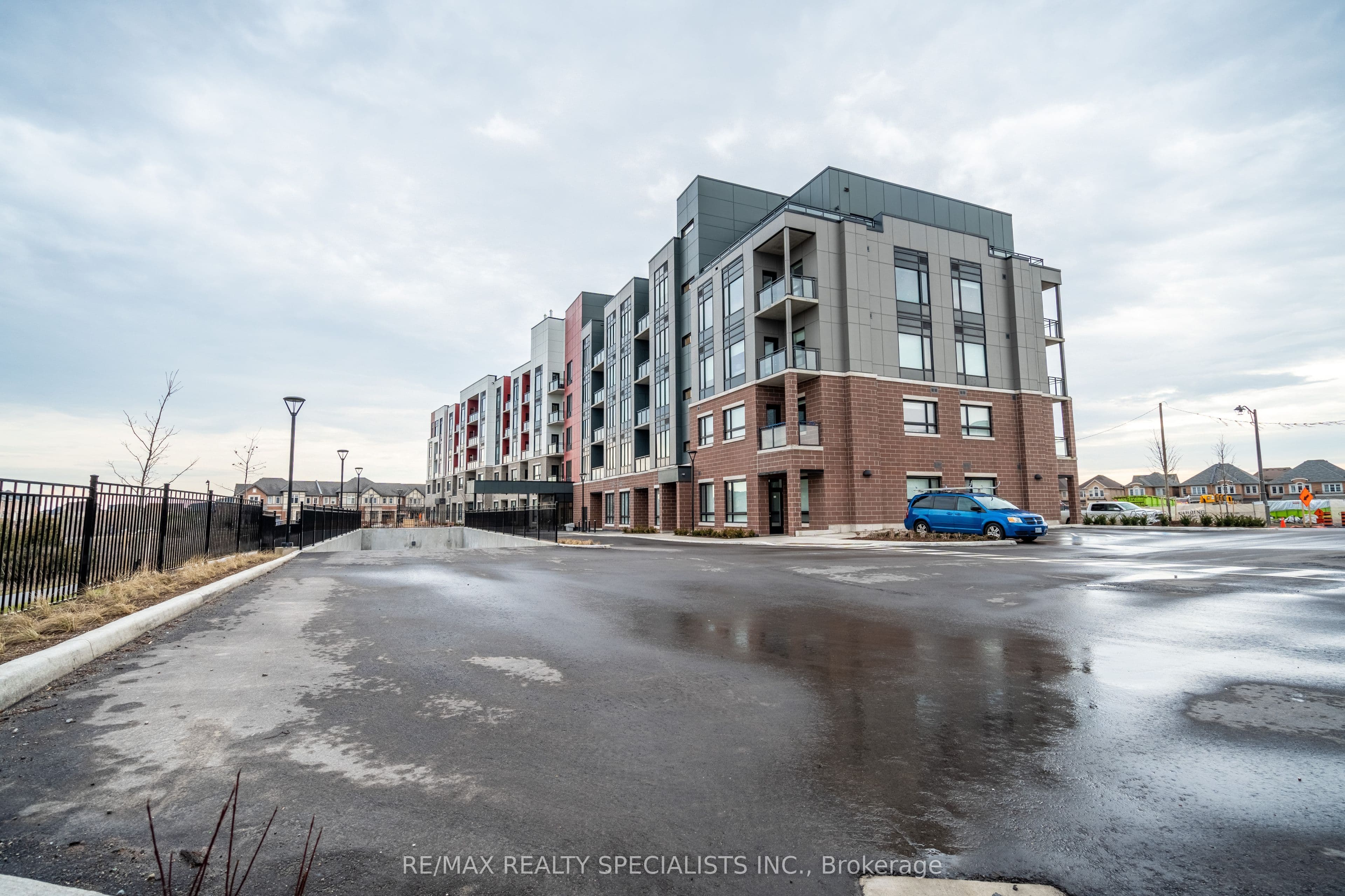 3265 CARDING MILL Trail Unit 112, Oakville