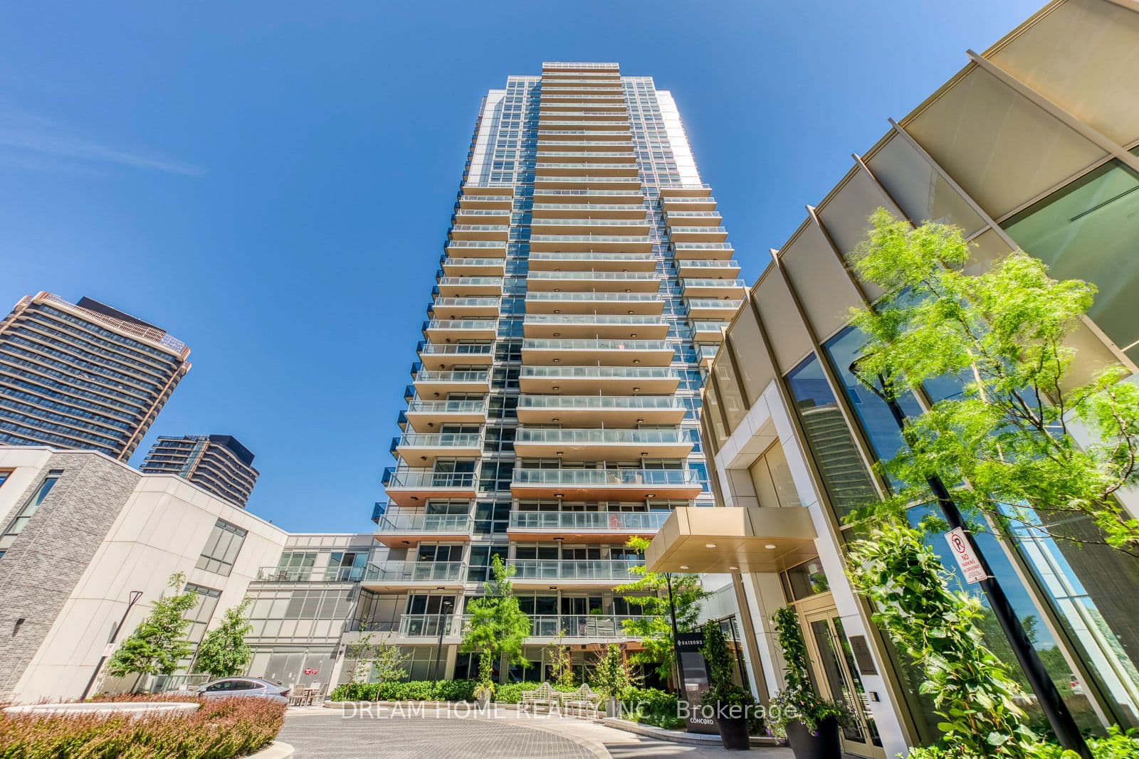 27 McMahon Drive Unit 1106, Toronto C15