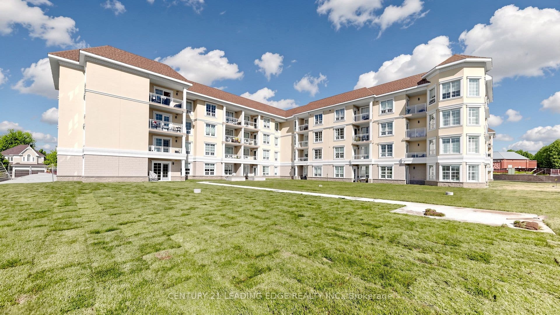 21 Brookhouse Drive Unit 208, Clarington
