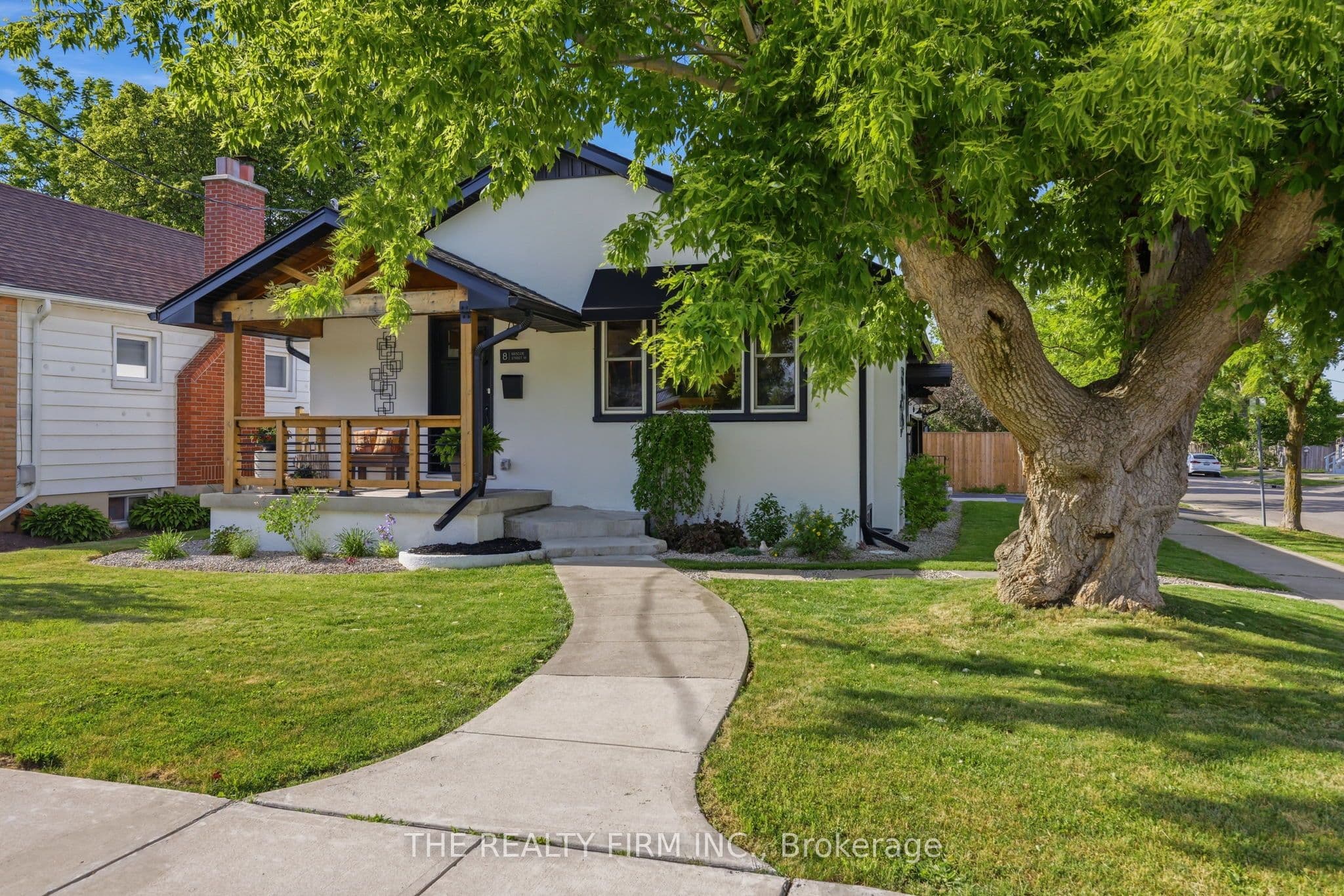 8 Briscoe Street W, London South