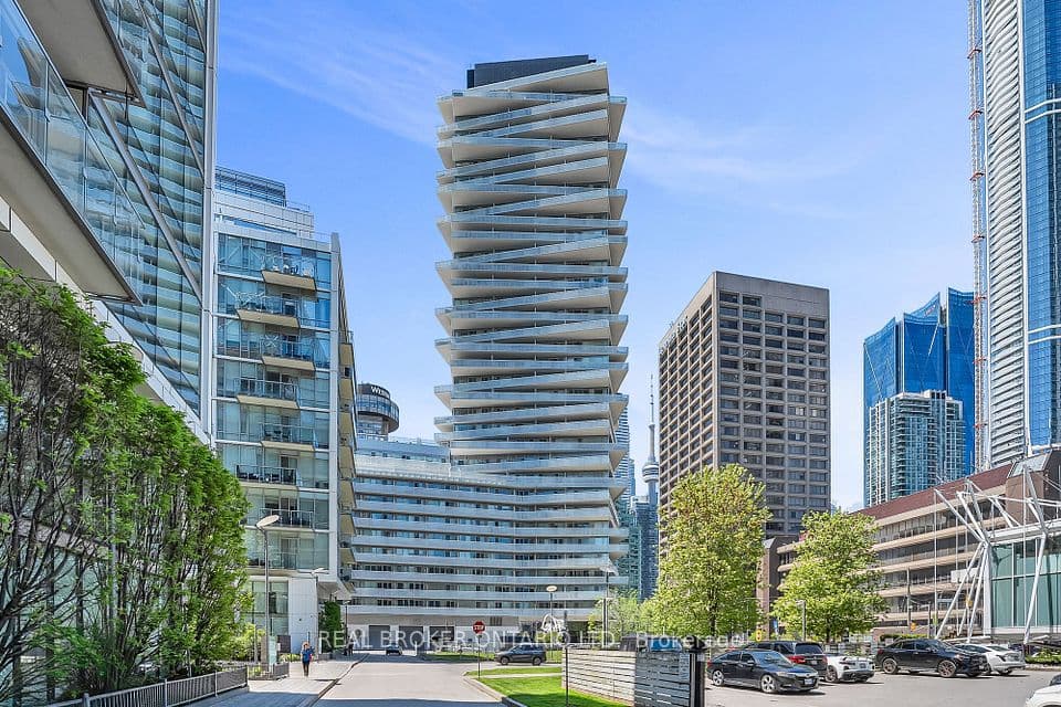 15 Queens Quay E Unit 2706, Toronto C08