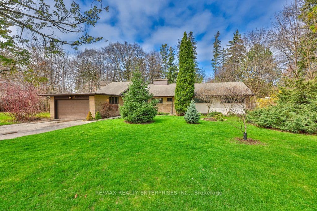35 Hollyrood Heights Drive, Mississauga