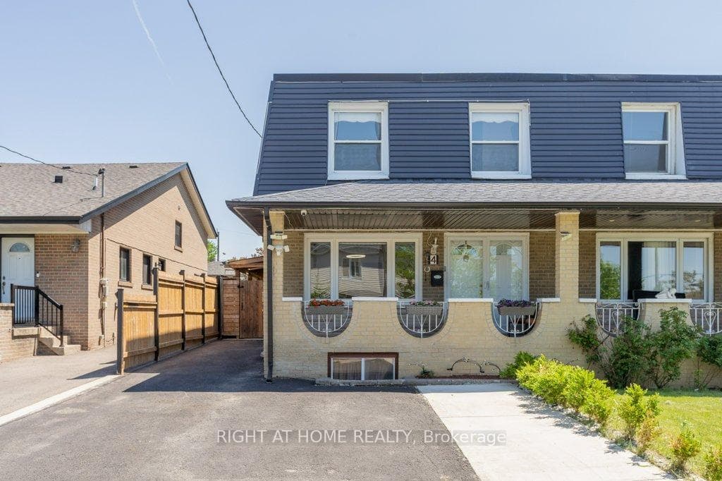 4 Fennimore Crescent, Toronto W05