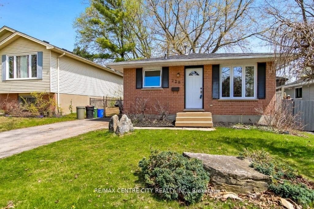 228 Pochard Lane, London East
