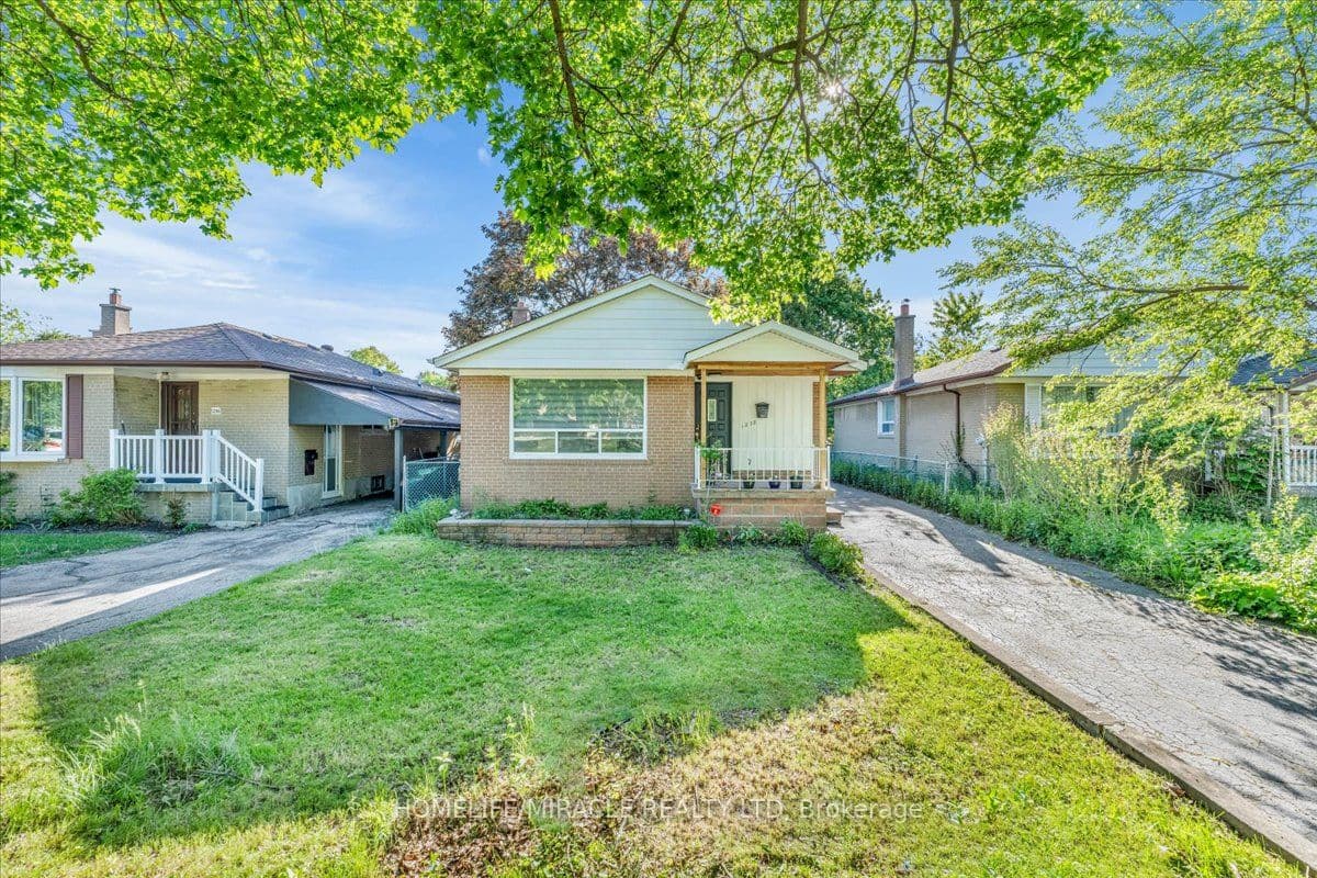 1238 Pharmacy Avenue, Toronto E04