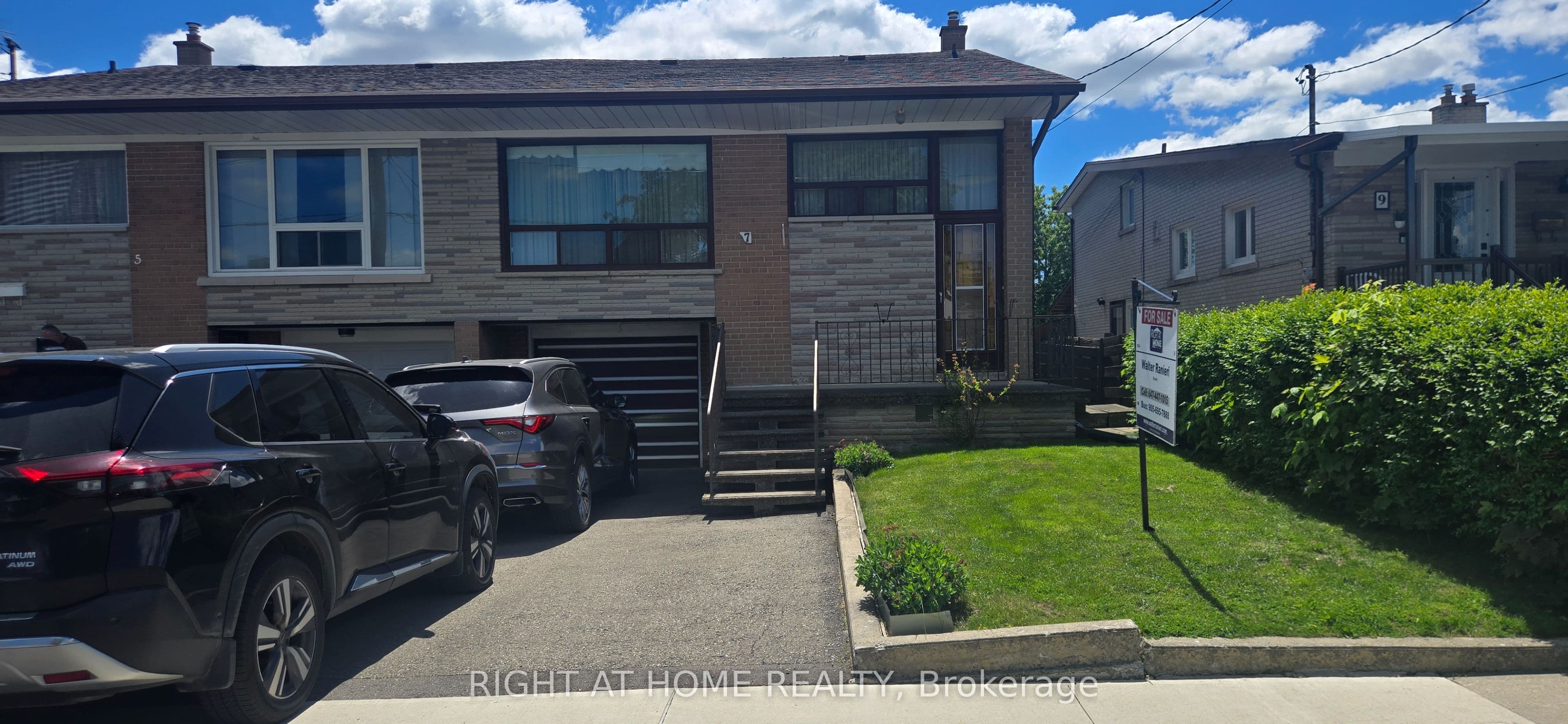 7 Daystrom Drive, Toronto W05