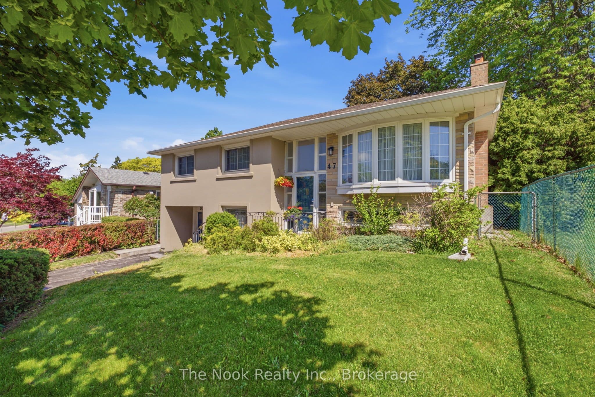 47 Cresthaven Drive, Toronto C15