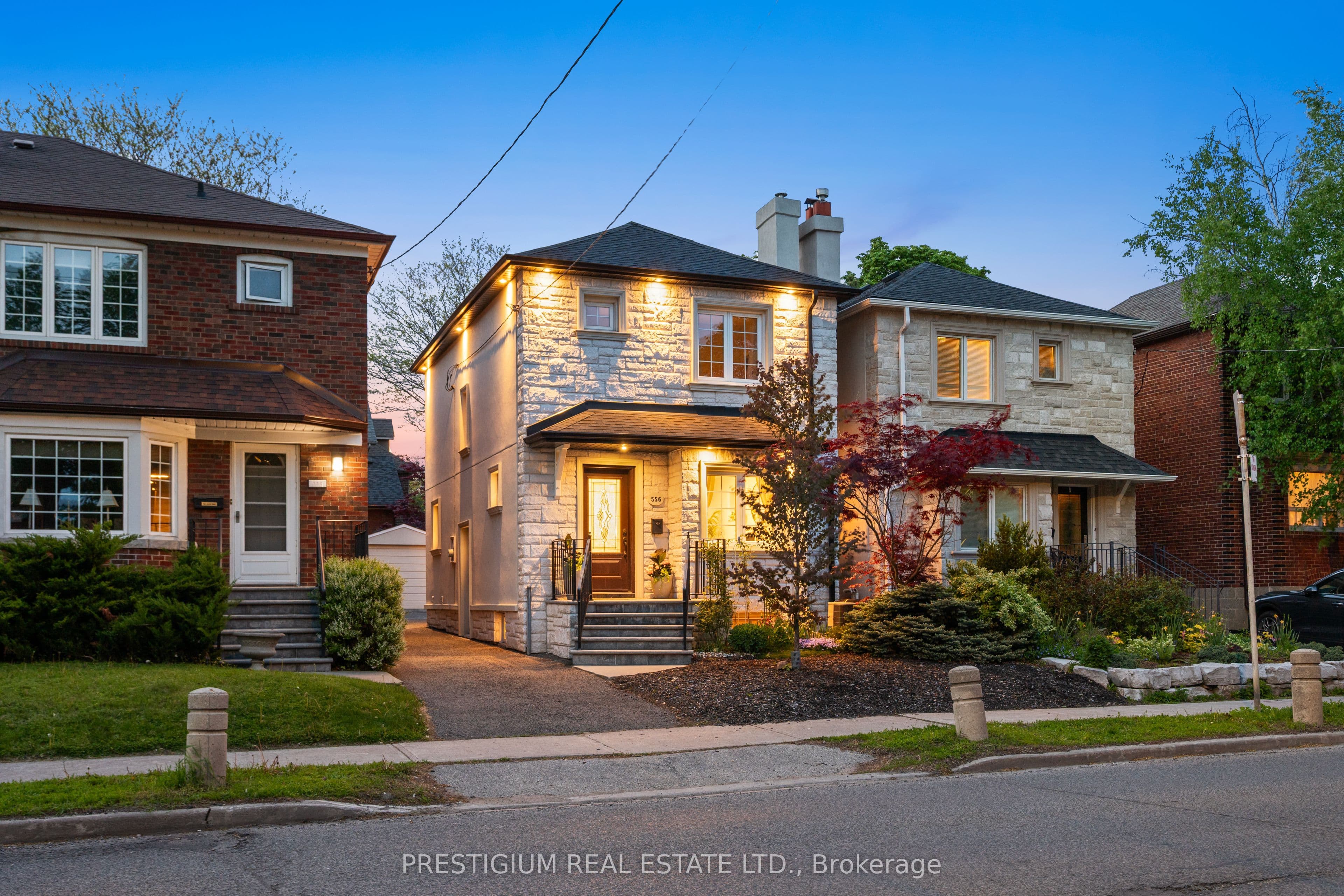 556 Davisville Avenue, Toronto C10