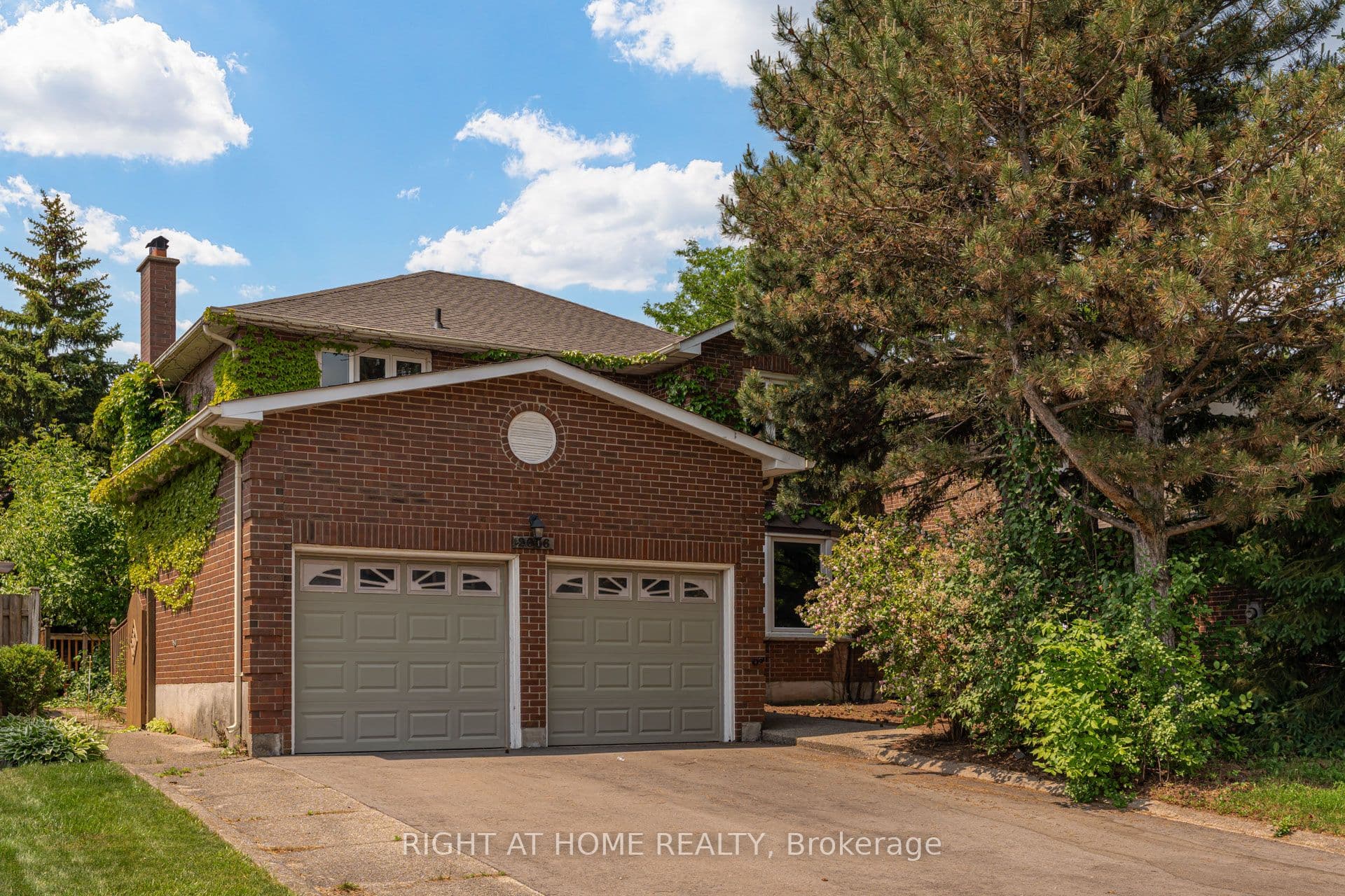2056 Madden Boulevard, Oakville