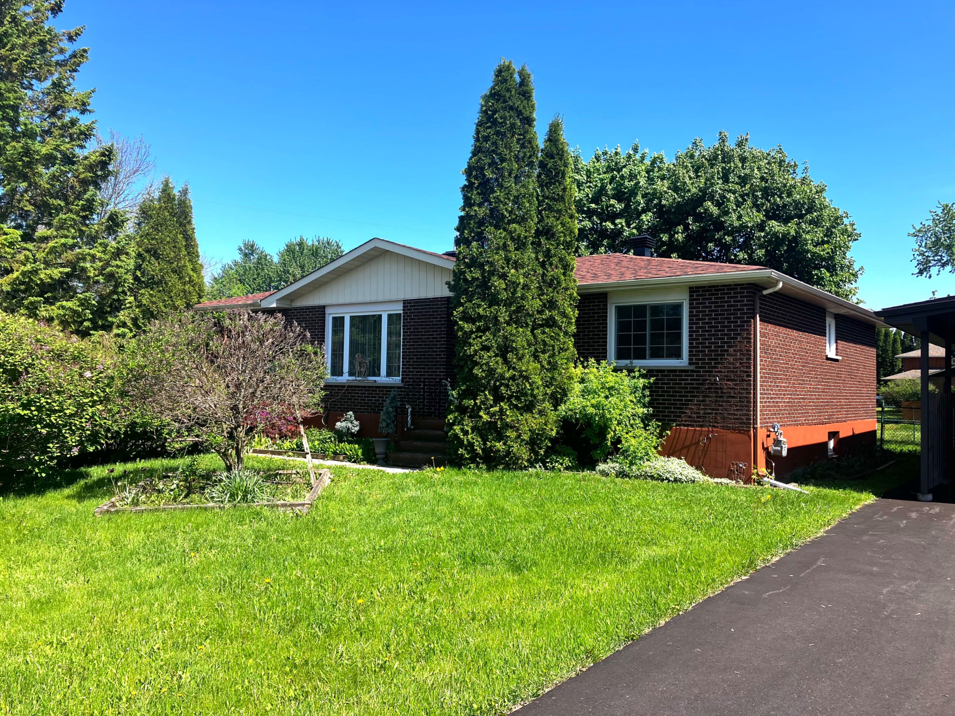 872 Briarhill Avenue, Cornwall