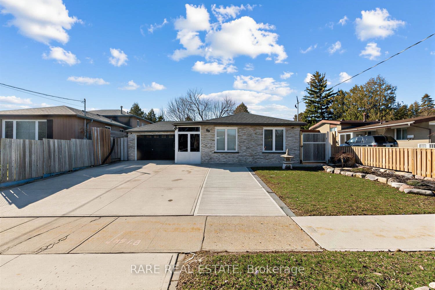 69 Fletcherdon Crescent, Toronto W05