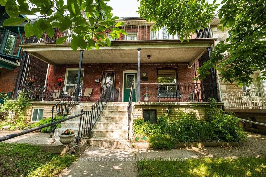 225 GRACE Street, Toronto C01