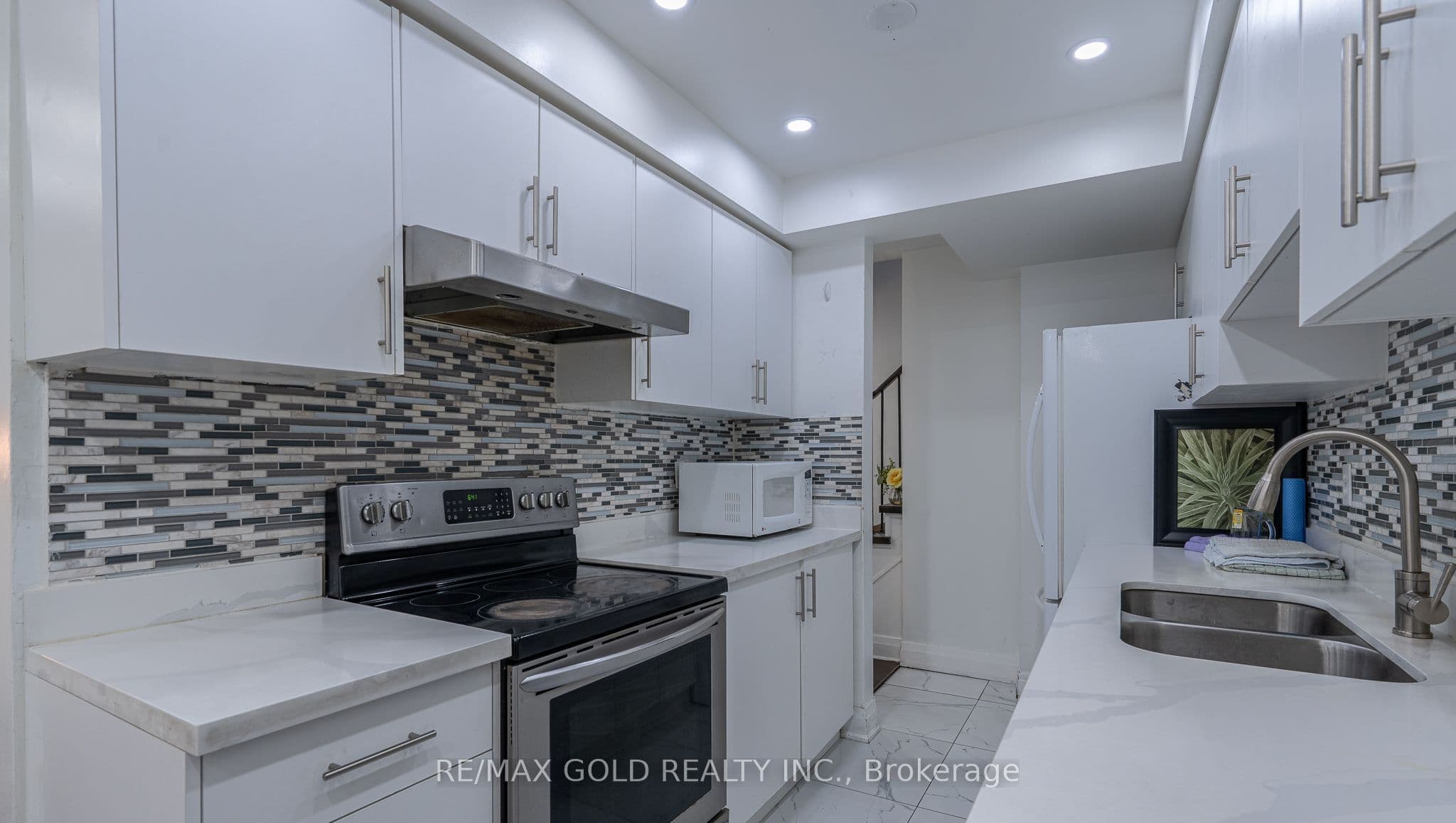 102 Bunchberry Way, Brampton