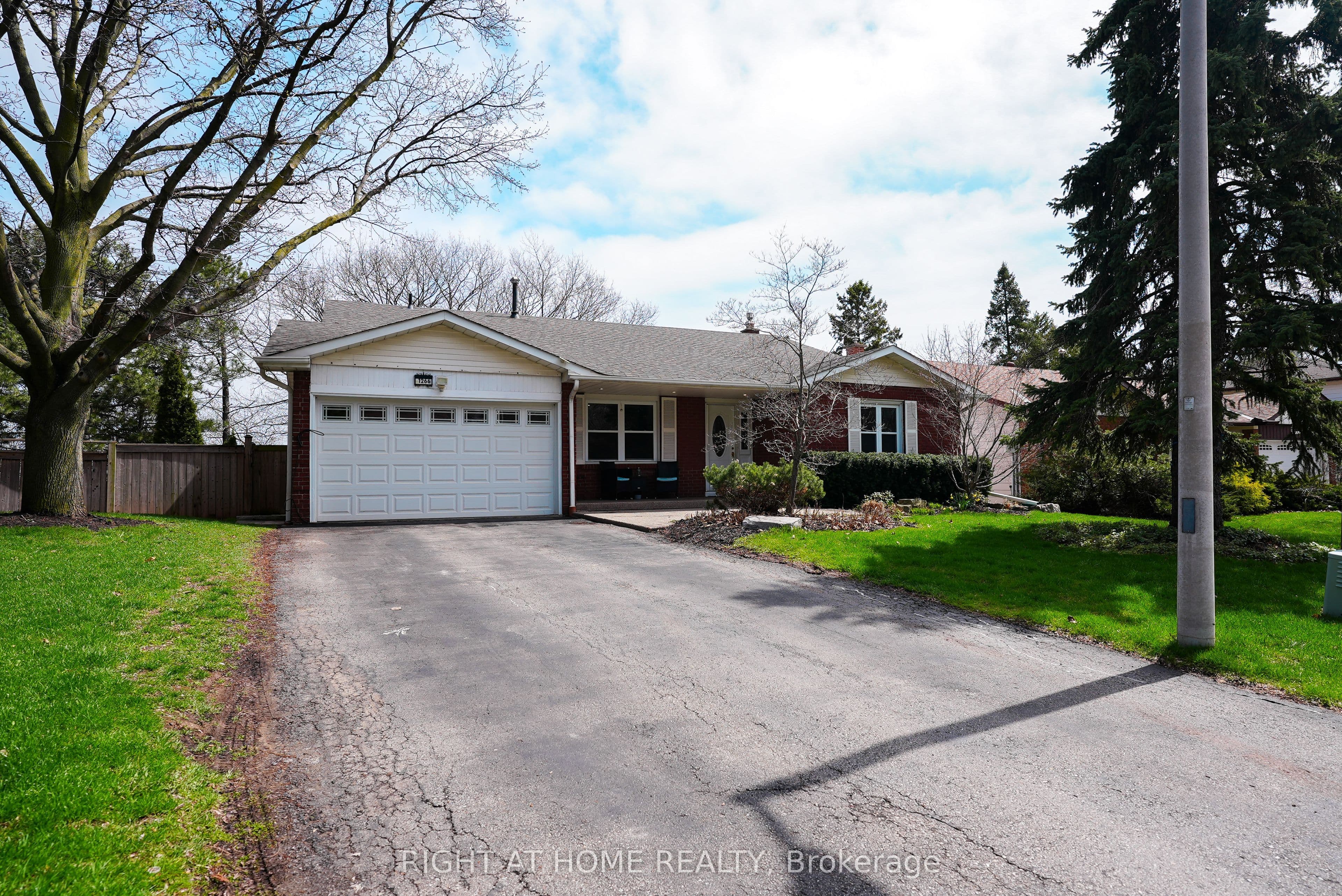 1266 Lakeview Drive, Oakville