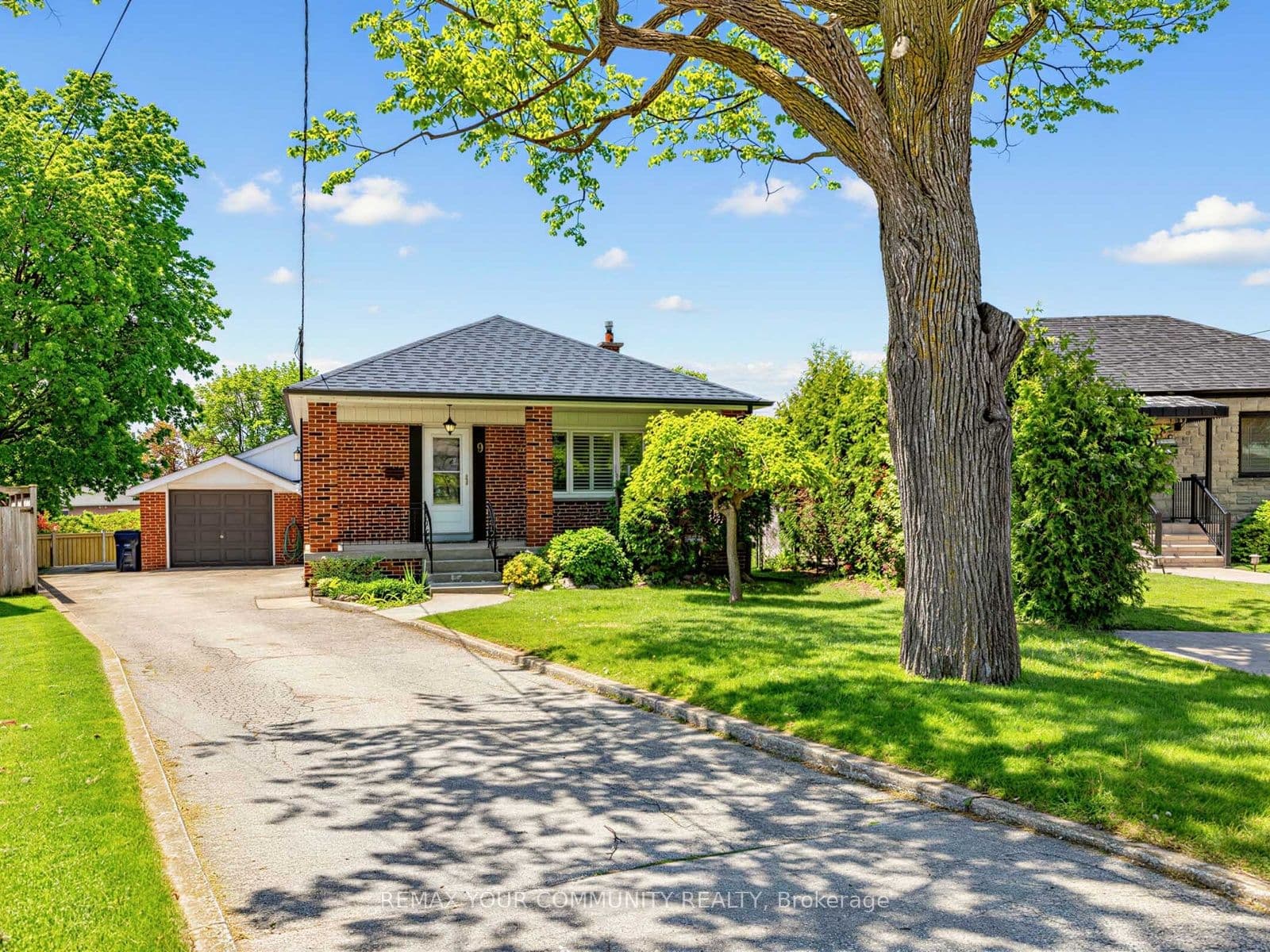 9 Letchworth Crescent, Toronto W05