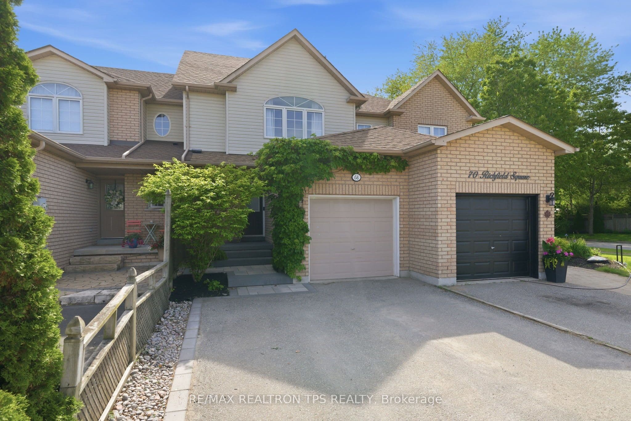 68 Richfield Square, Clarington
