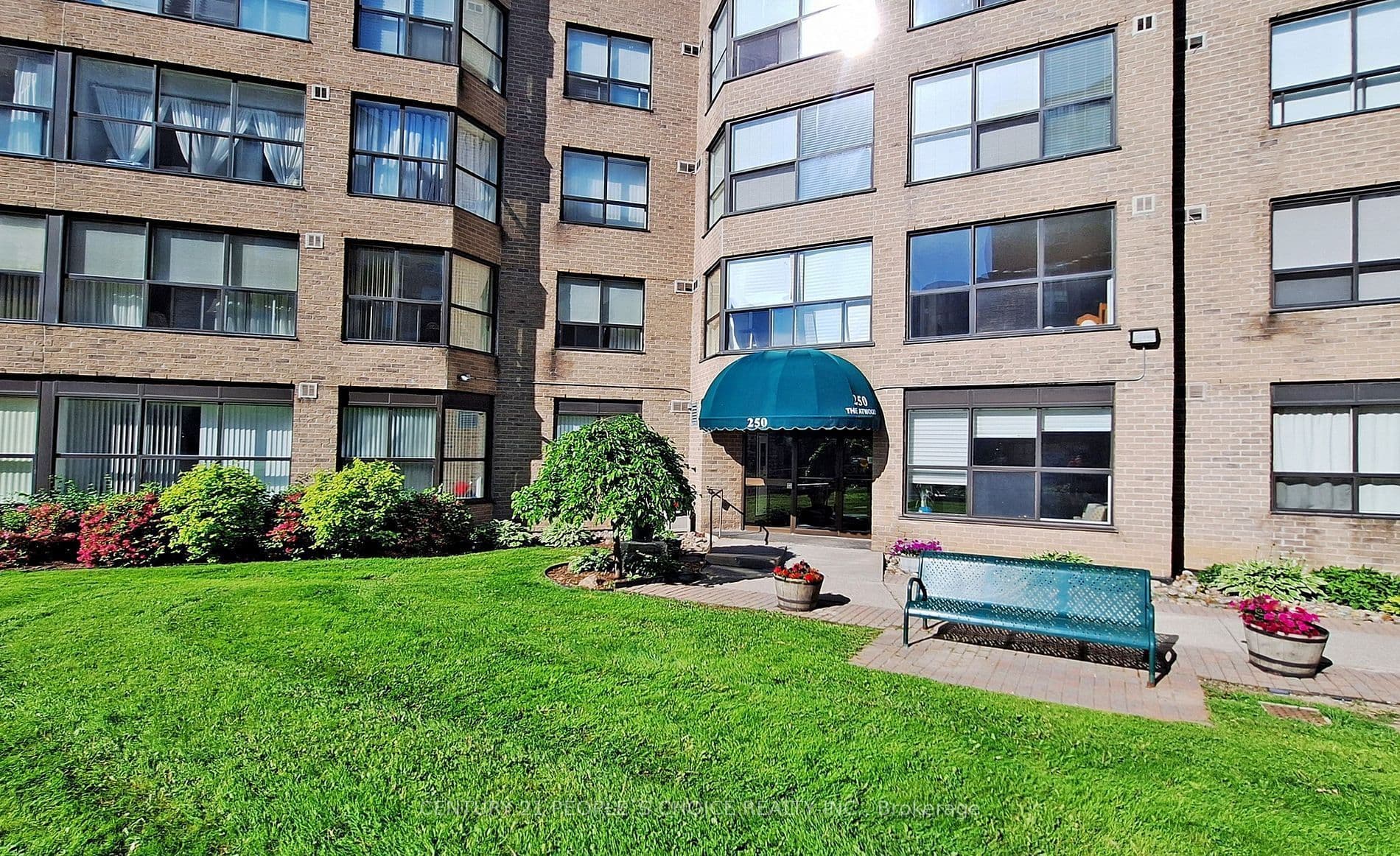 250 Davis Drive Unit 909, Newmarket