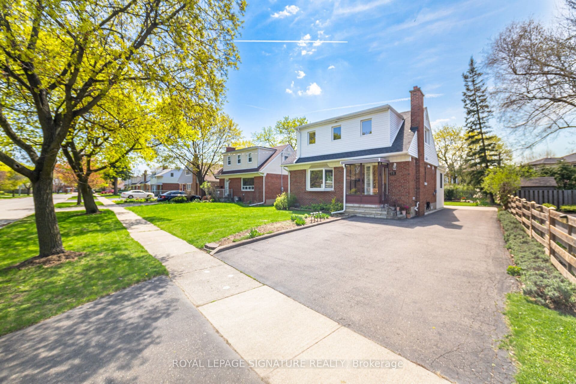 18 Erlesmere Avenue, Brampton