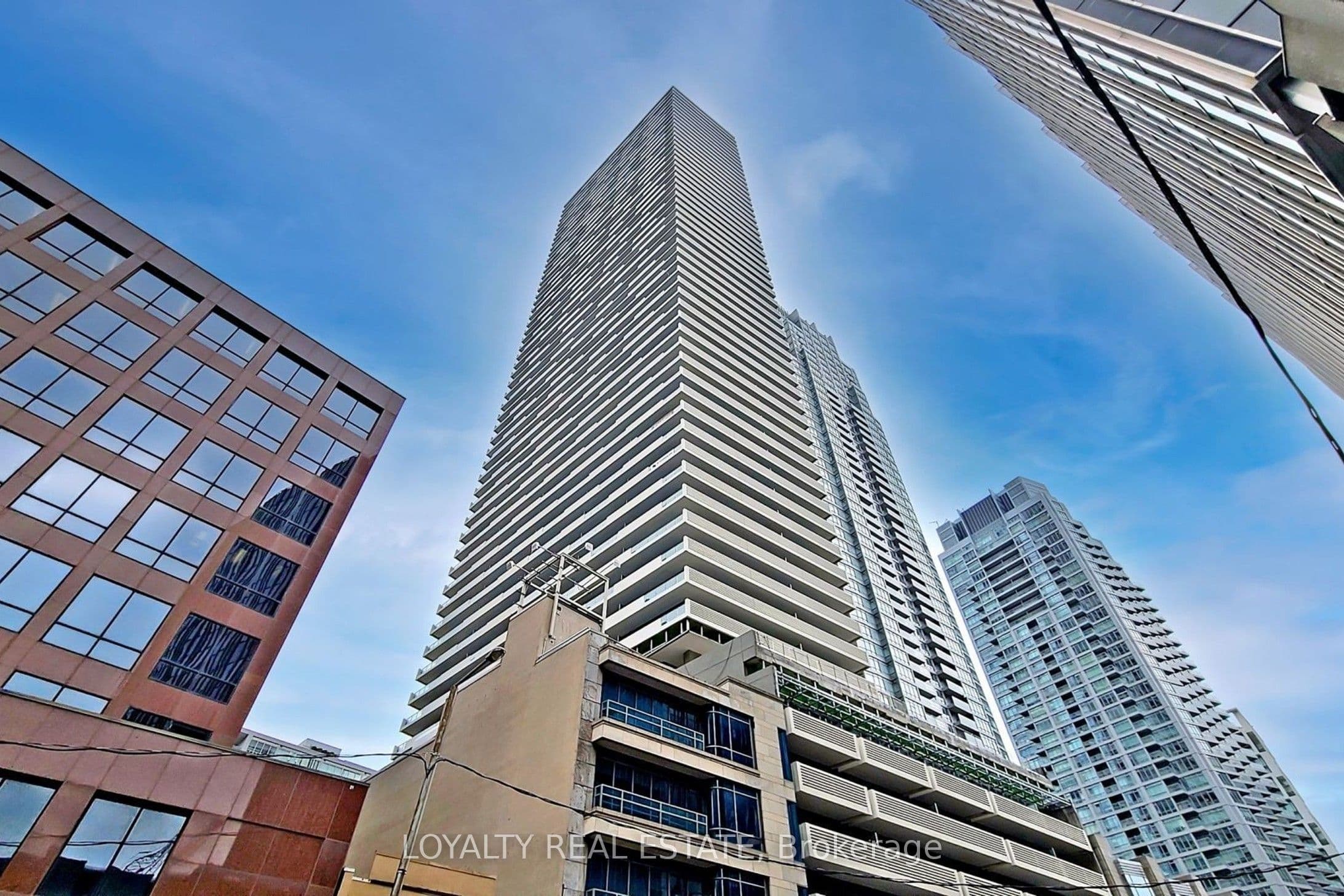 2221 Yonge Street Unit 1705, Toronto C10