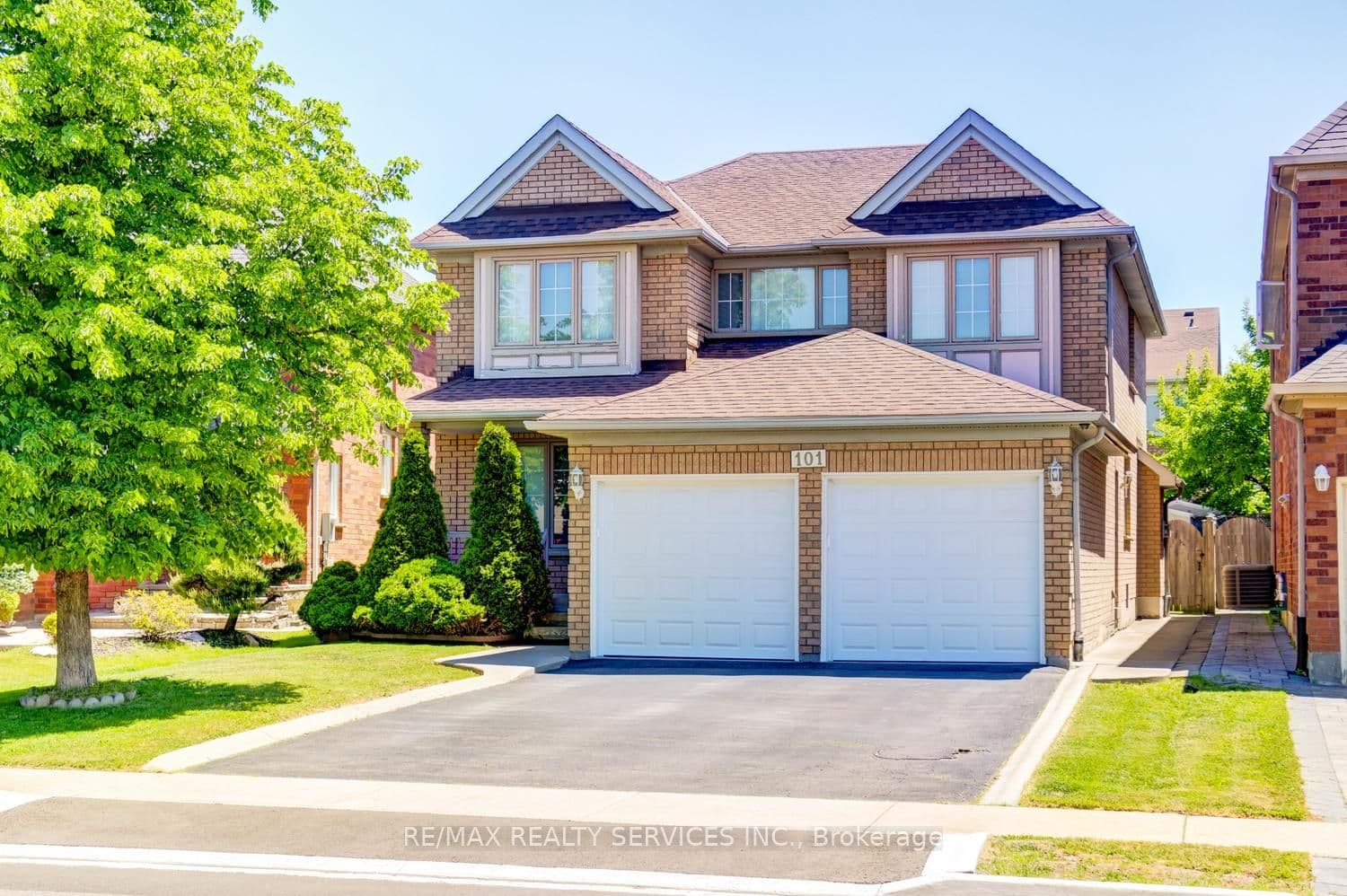 101 Softneedle Avenue, Brampton