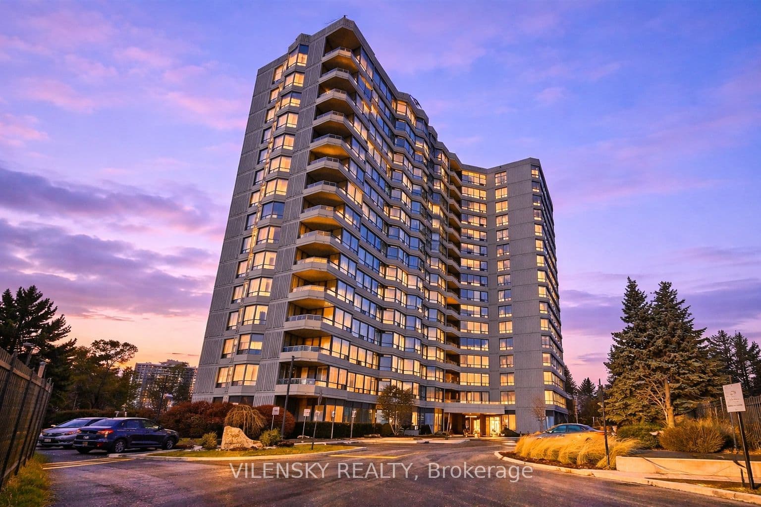 7460 Bathurst Street Unit 214, Vaughan