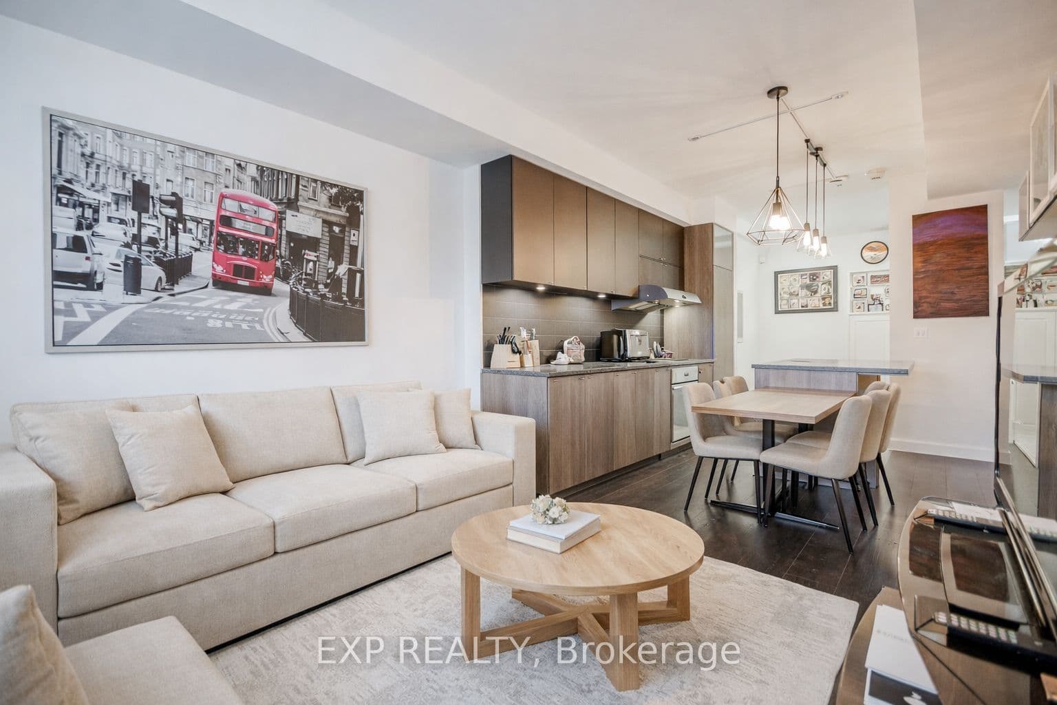 223 St Clair Avenue W Unit 209, Toronto C02